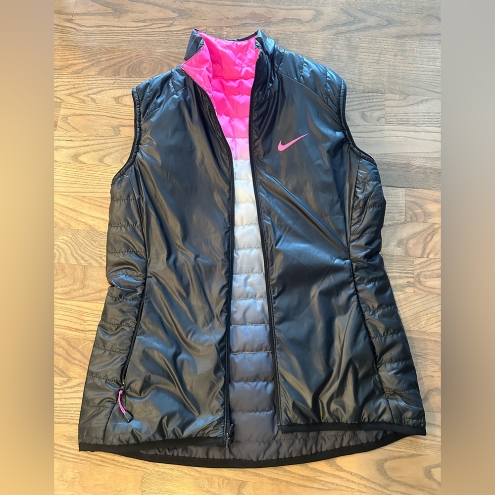Nike Women's Black and Pink Ombré Reversible Quilted Golf Vest